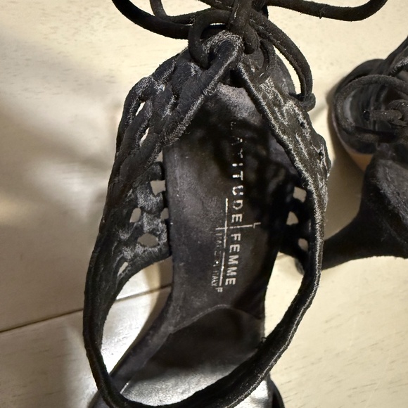 Latitude Femme (37) Black Suede+Eyelit Sandal - Picture 3 of 7